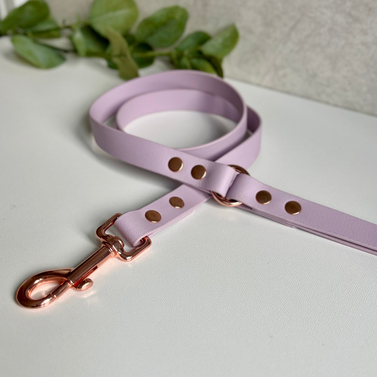 Lavender BioThane dog lead with Rose Gold hardware. The lead and handle are joined by an O-ring, each end is fixed with two rivets.