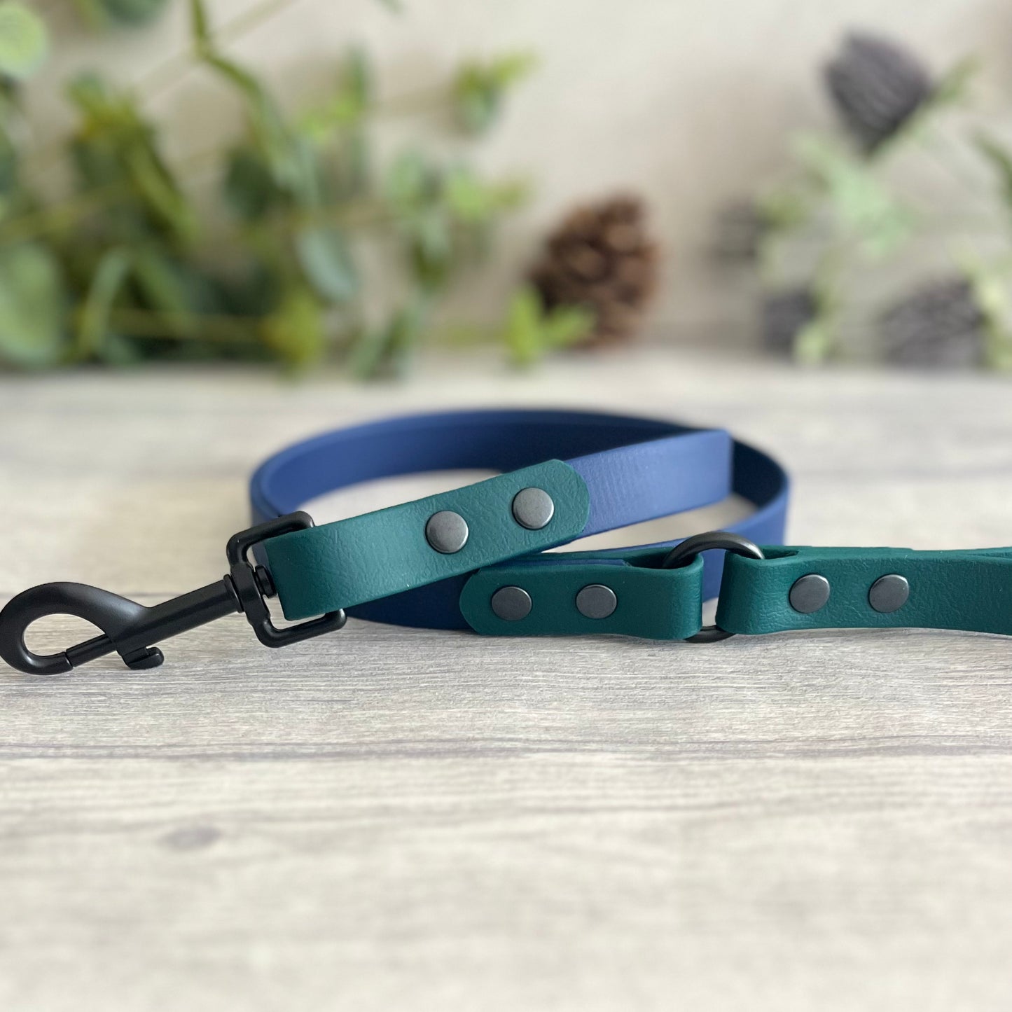 Two coloured Biothane dog lead. The handle and accent colour at the clip end of the lead is Dark Green, the mail lead colour is Navy giving the lead a two tone look. The hardware is Black