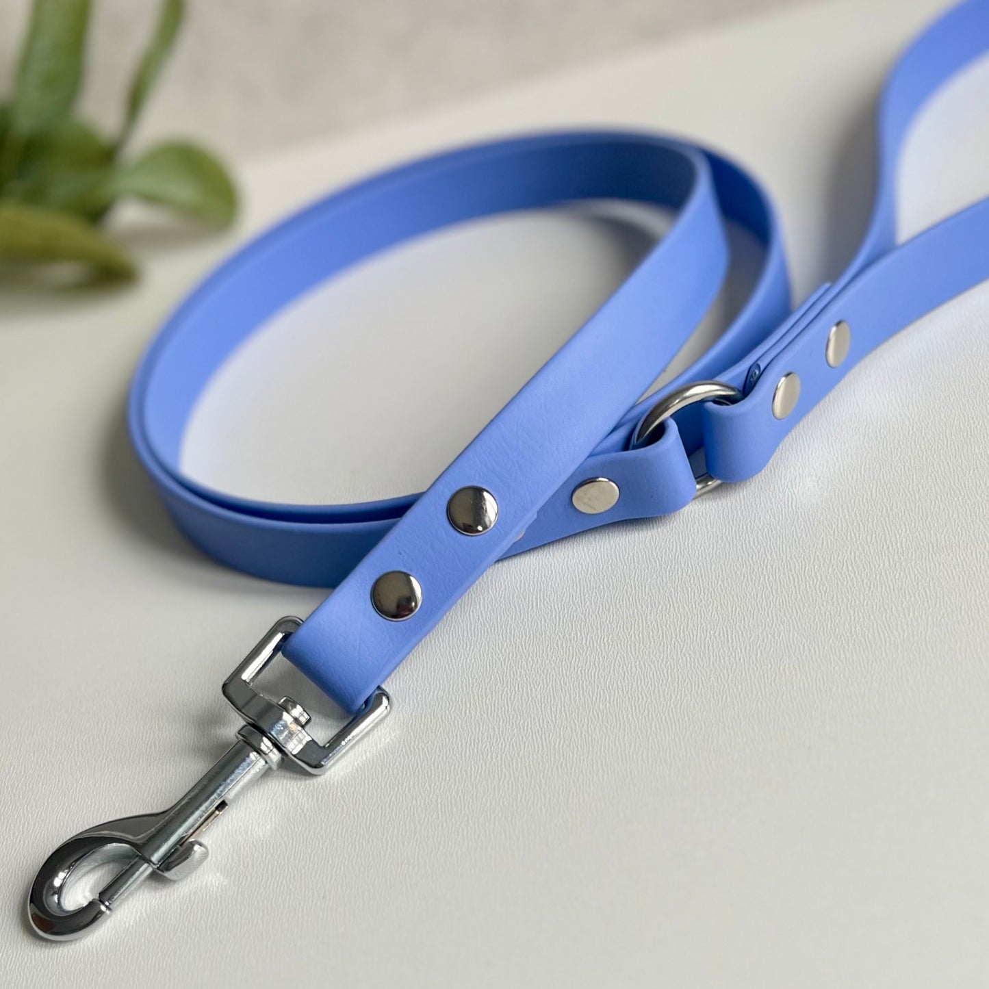 Periwinkle Biothane lead with Silver hardware. An O-ring connects the handle to the lead with double ended rivets fixing it together. A Snap Clip is fixed with double ended rivets. The lead has a soft leather appearance.