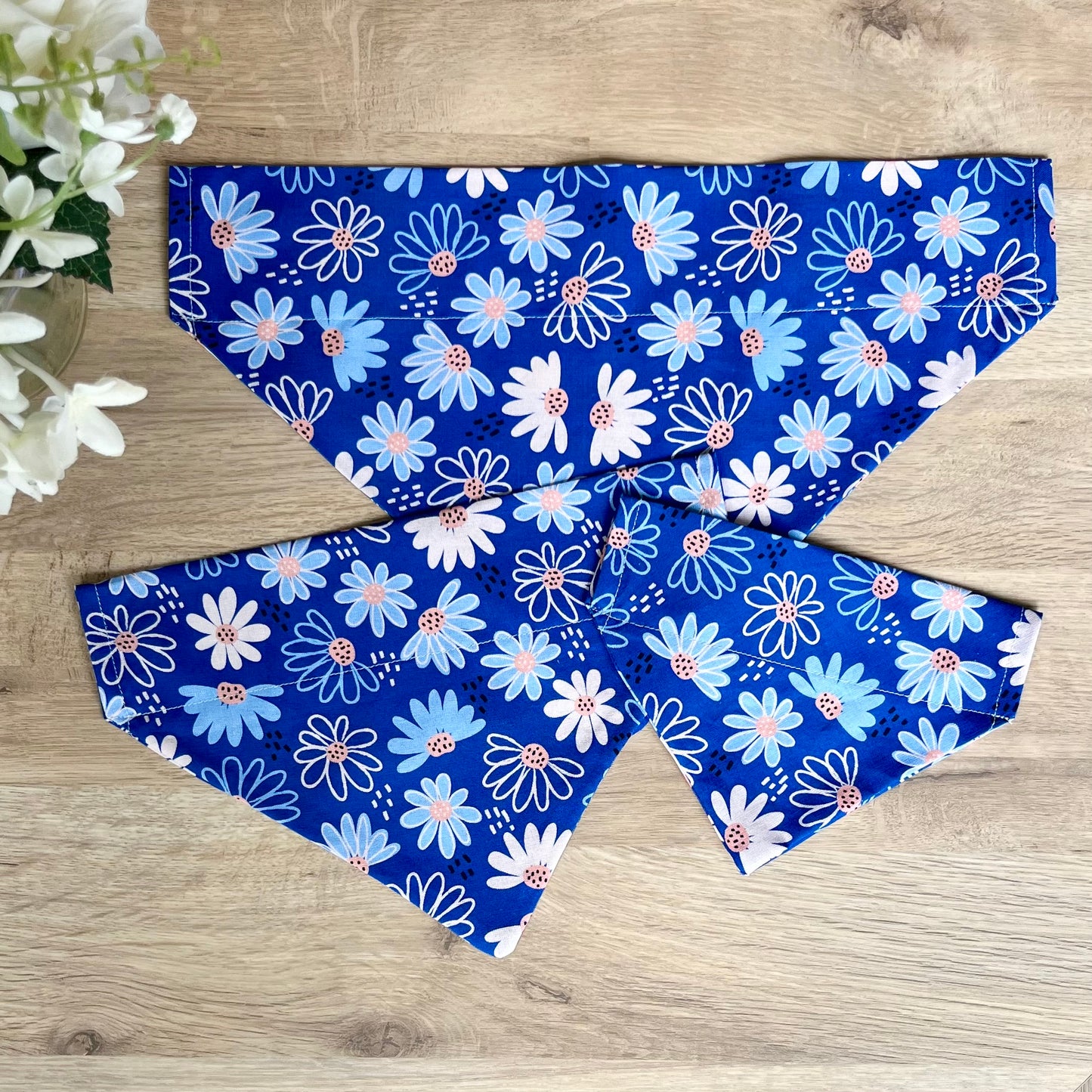 Blue Daisies Slide on Bandanas