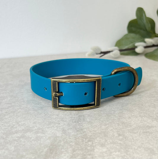 Biothane custom collar in Lagoon Blue with Antique Brass buckle and aD-ring. The collar has 5 holes which are spaced 2cm apart. Soft leather appearance