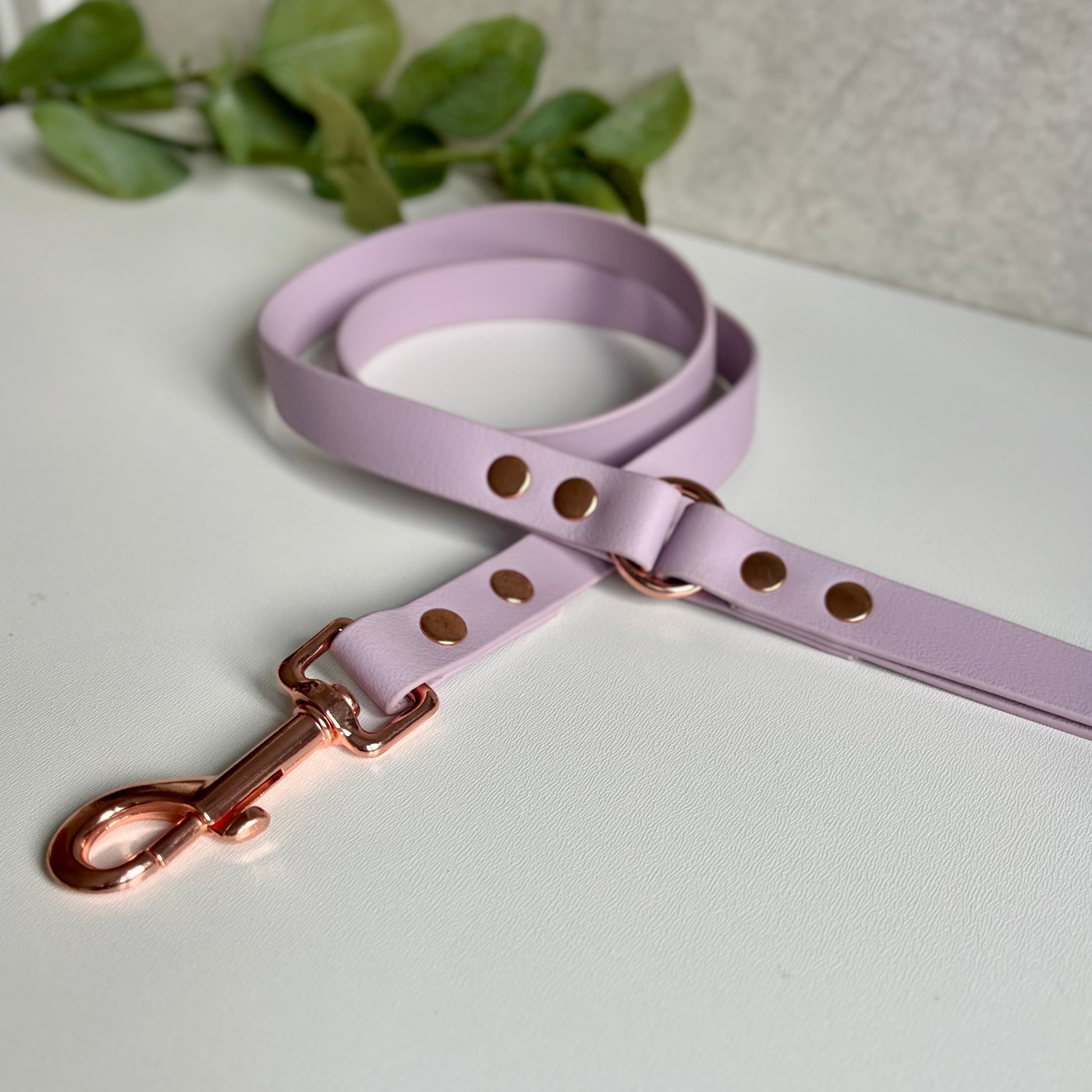 Lavender BioThane dog lead with Rose Gold hardware. The lead and handle are joined by an O-ring, each end is fixed with two rivets.