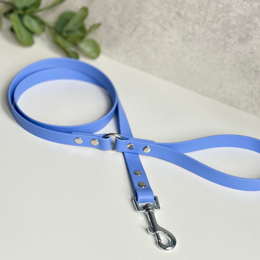 Periwinkle Biothane lead with Silver hardware. An O-ring connects the handle to the lead with double ended rivets fixing it together. A Snap Clip is fixed with double ended rivets. The lead has a soft leather appearance.