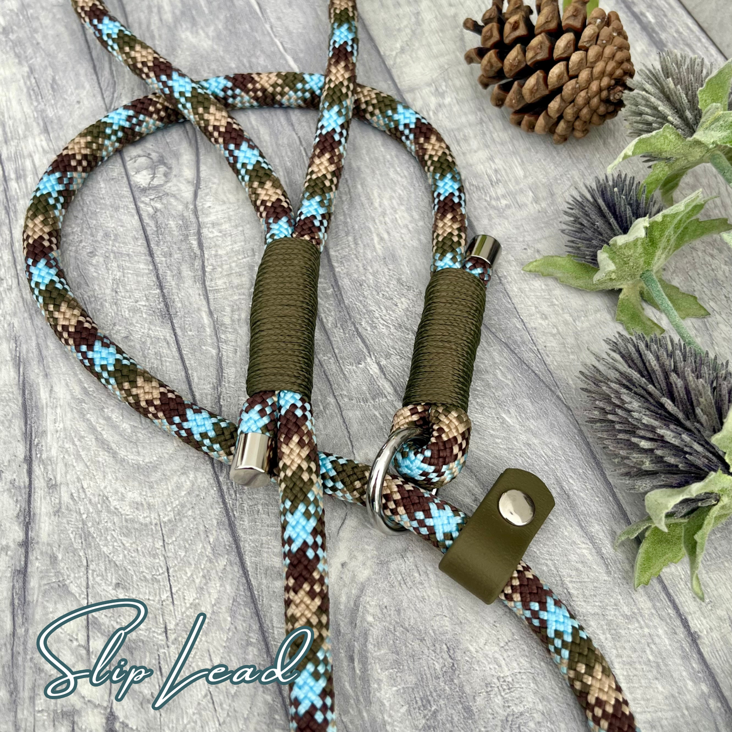 Tundra paracord dog slip lead. military green whipping tied fixing a O-ring loop at one end and a handle with O-ring attached at the other end. A Biothane stop in Olive is attached with metal end caps finish the rope ends. All hardware is in Silver.